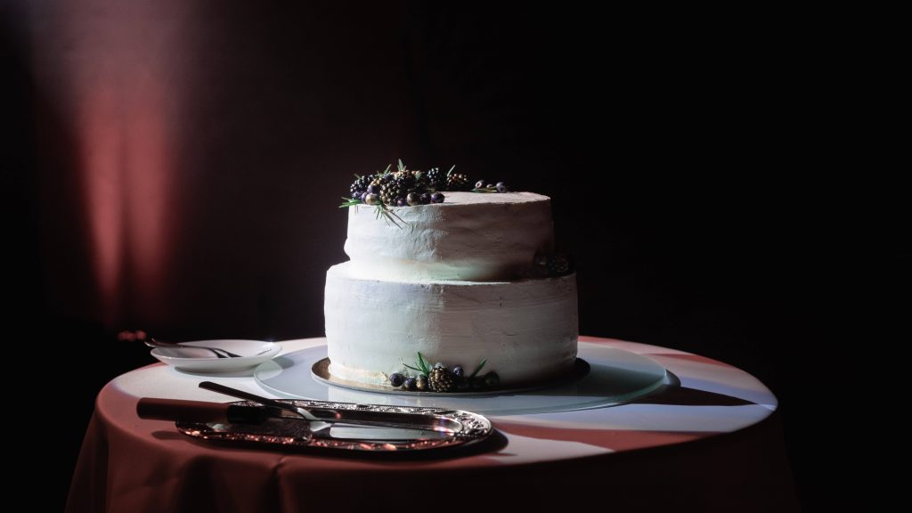 masa cukrowa na tort w kolorze białym